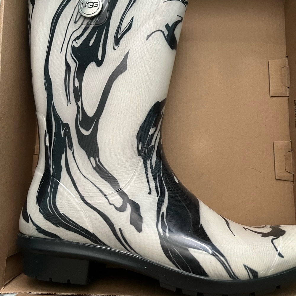 UGG Women's Black and White Marble Rain Boots